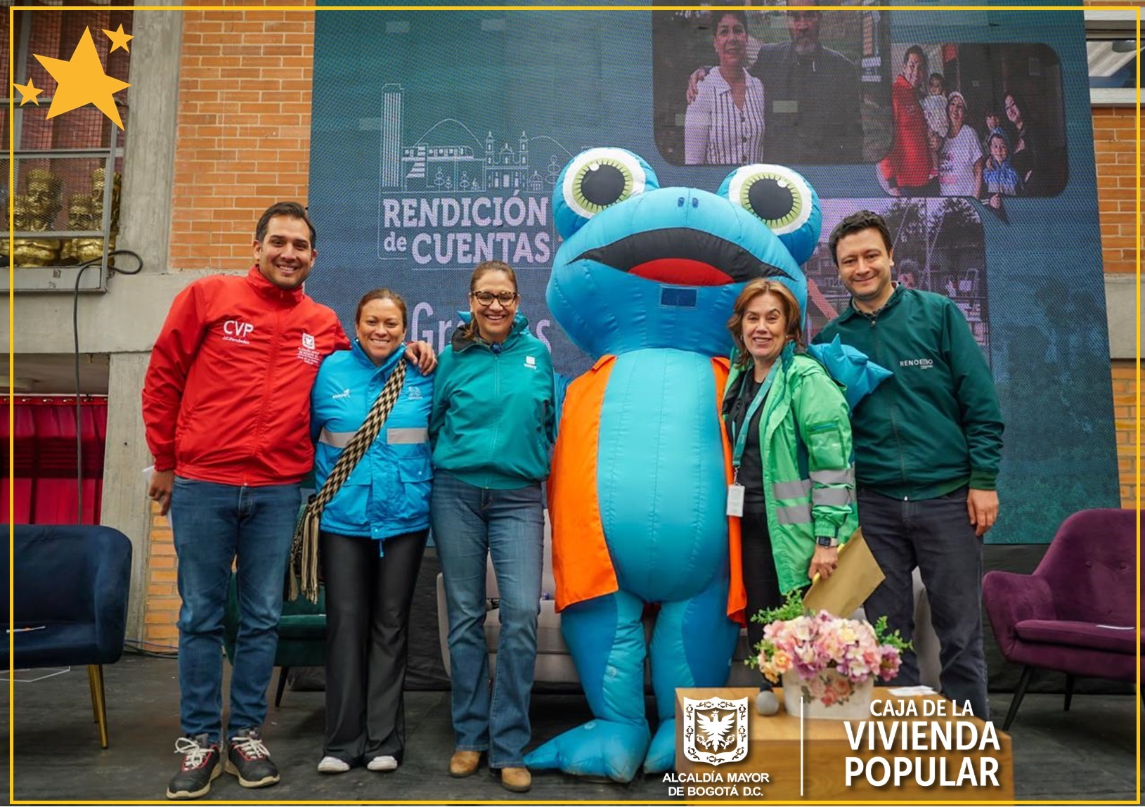 En la foto: Juan Carlos Fernández Andrade, director de la Caja de la Vivienda Popular (CVP), Natasha Avendaño García, gerente de la Empresa de Acueducto y Alcantarillado de Bogotá, Vanessa Velasco Bernal, secretaria Distrital del Hábitat, Consuelo Ordóñez de Rincón, directora de la Unidad Administrativa Especial de Servicios Públicos (UAESP), y Carlos Felipe Reyes, gerente de la Empresa de Renovación y Desarrollo Urbano (RenoBo).