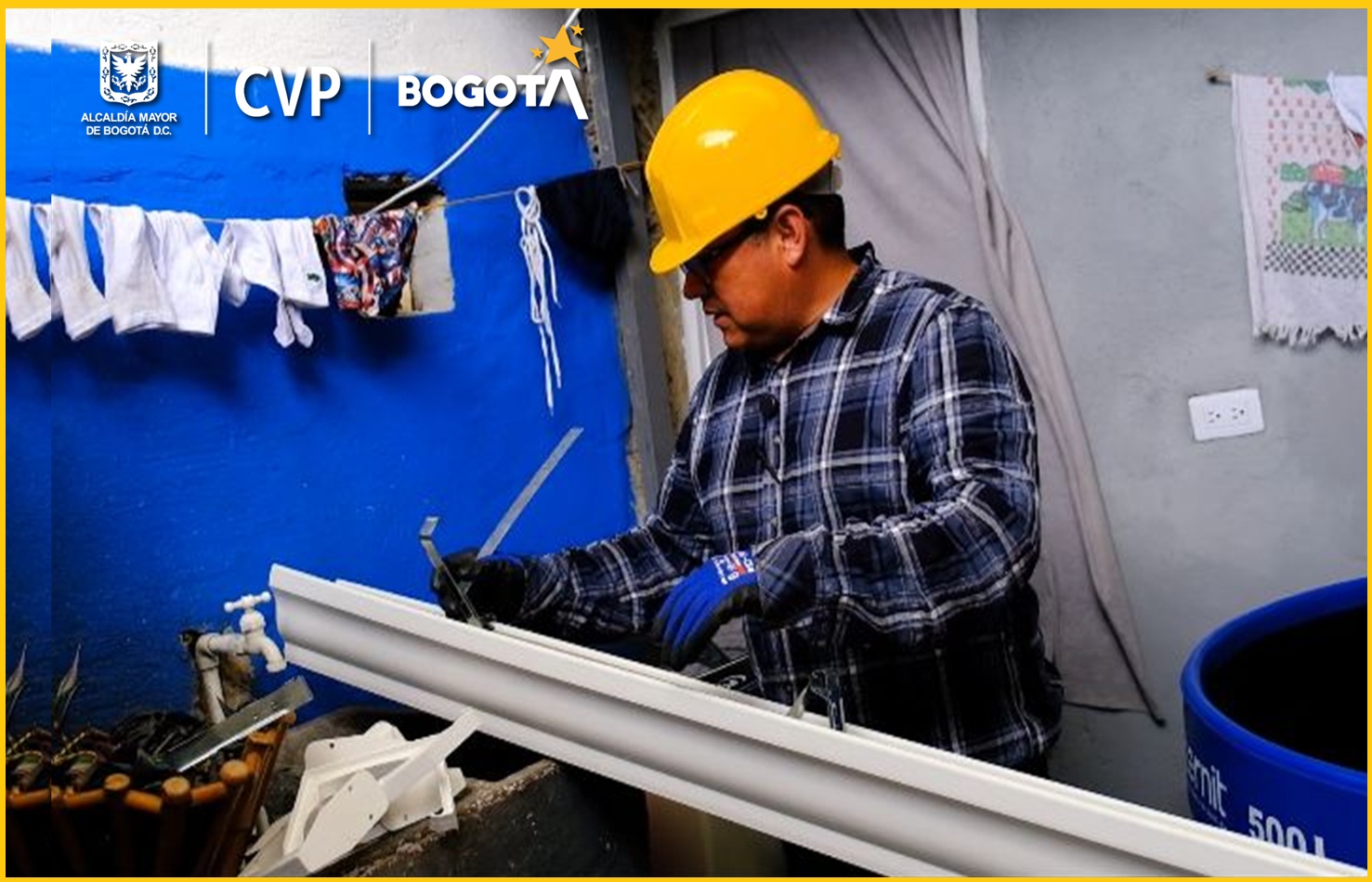 “Estén preparadas todas las familias, porque vamos a llegar con todo nuestro equipo social, vamos a llegarles a sus viviendas para que puedan ser beneficiarios del mejor programa de mejoramiento de vivienda de Bogotá con innovación, sostenibilidad y rapidez”. Dijo Juan Carlos Fernández director de la Caja de la Vivienda Popular.
