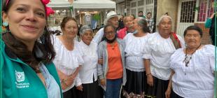 La Alcaldía Mayor de Bogotá, a través de la Caja de Vivienda Popular entregó nuevos tramos viales a la comunidad del barrio Villa Emma en la localidad de Bosa. Los vecinos de la calle 74 A sur entre carrera 88 H y 88 fueron los protagonistas de la entrega de las obras en su barrio.