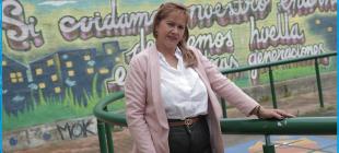 La señora Miryam Peña, presidenta de la JAL y residente del barrio desde hace aproximadamente 30 años, agradece las intervenciones y obras a la Caja de la Vivienda Popular.