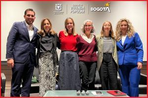 En la Foto de izquierda a derecha: Juan Carlos Fernández, director Caja de la Vivienda Popular y moderador del diálogo,  Silvia Mendoza, presidenta de la Sociedad Colombiana de Arquitectos,  Laura Tami, secretaria distrital de la mujer,  Lina María González subdirectora de Barrios de la Secretaría del Hábitat,  Tatiana Forero, líder territorial de participación ciudadana de la Fundación Corona,  y Lucía Bastidas, directora de la Defensoría del Espacio Público.